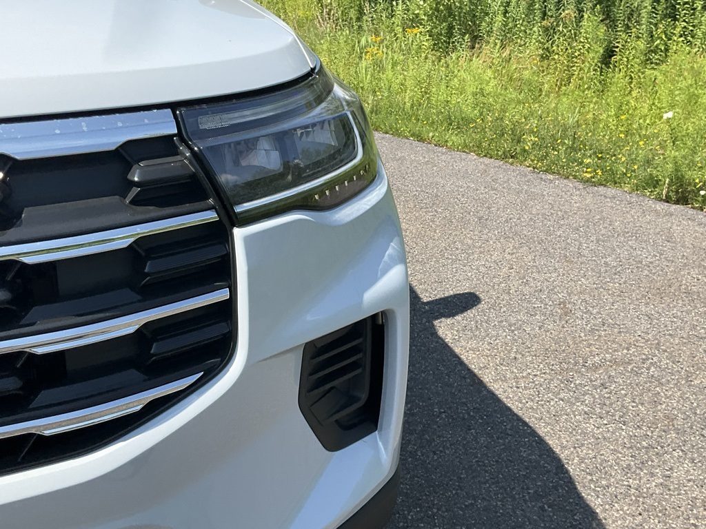 2025 Ford Explorer photo 2