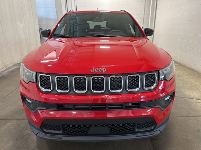 2024 Jeep Compass Latitude photo 2