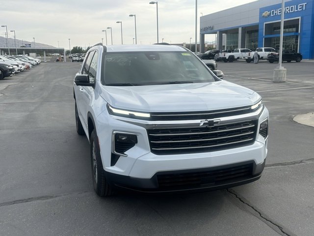 2026 Chevrolet Traverse photo 2