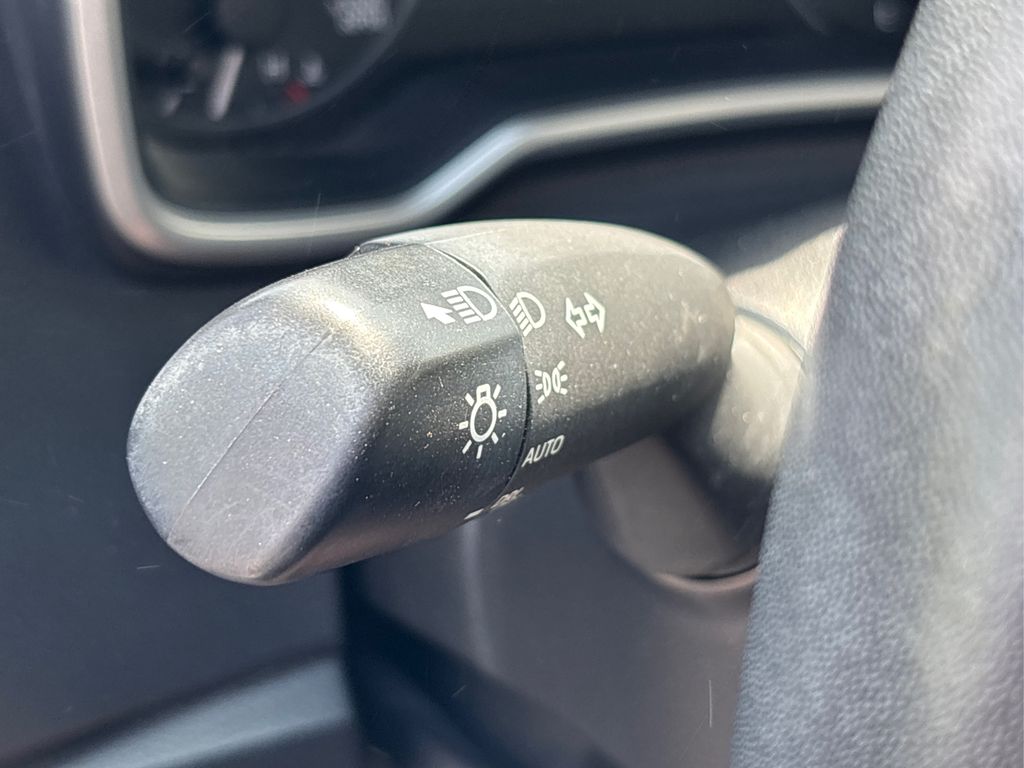 2023 Toyota Corolla SE photo 24
