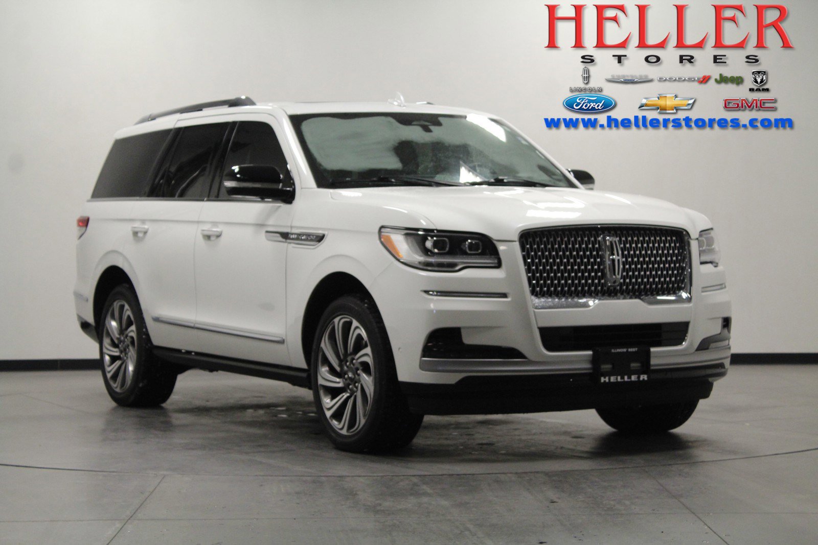 Used 2022 Pristine White Lincoln Reserve image 1