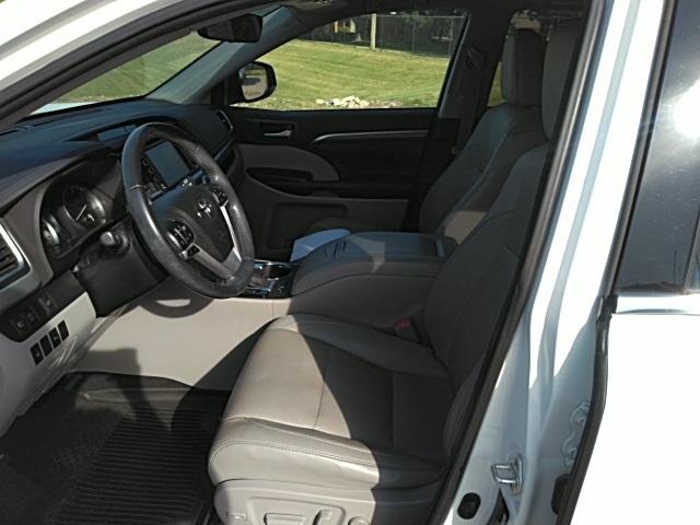 2017 Toyota Highlander Sport photo 4