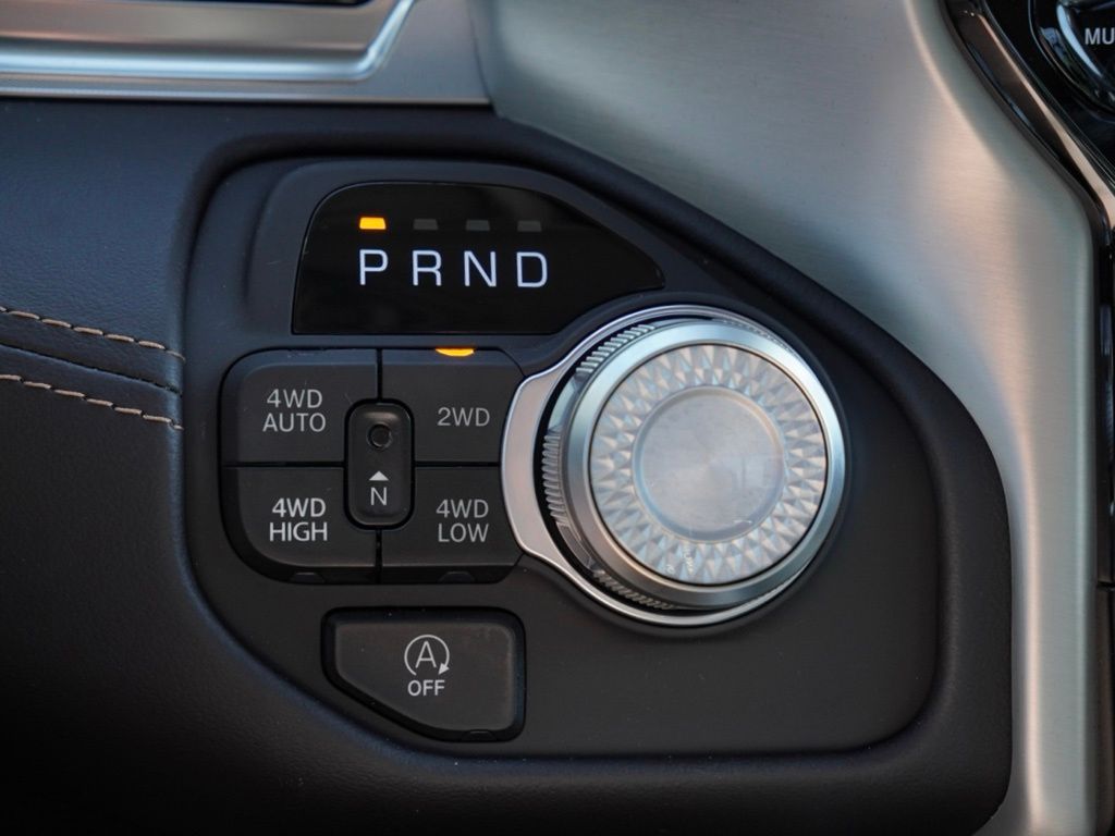 New 2026 Diamond Black Crystal Pearl-Coat Exterior Paint RAM Tungsten image 18