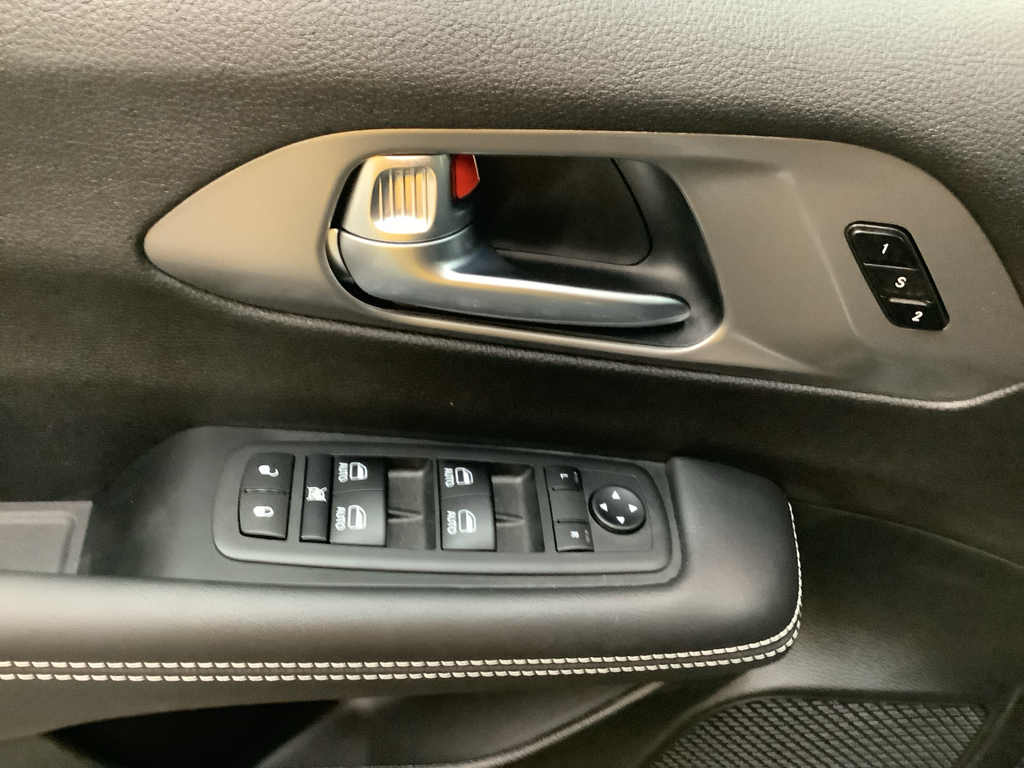 2026 Chrysler Pacifica photo 13