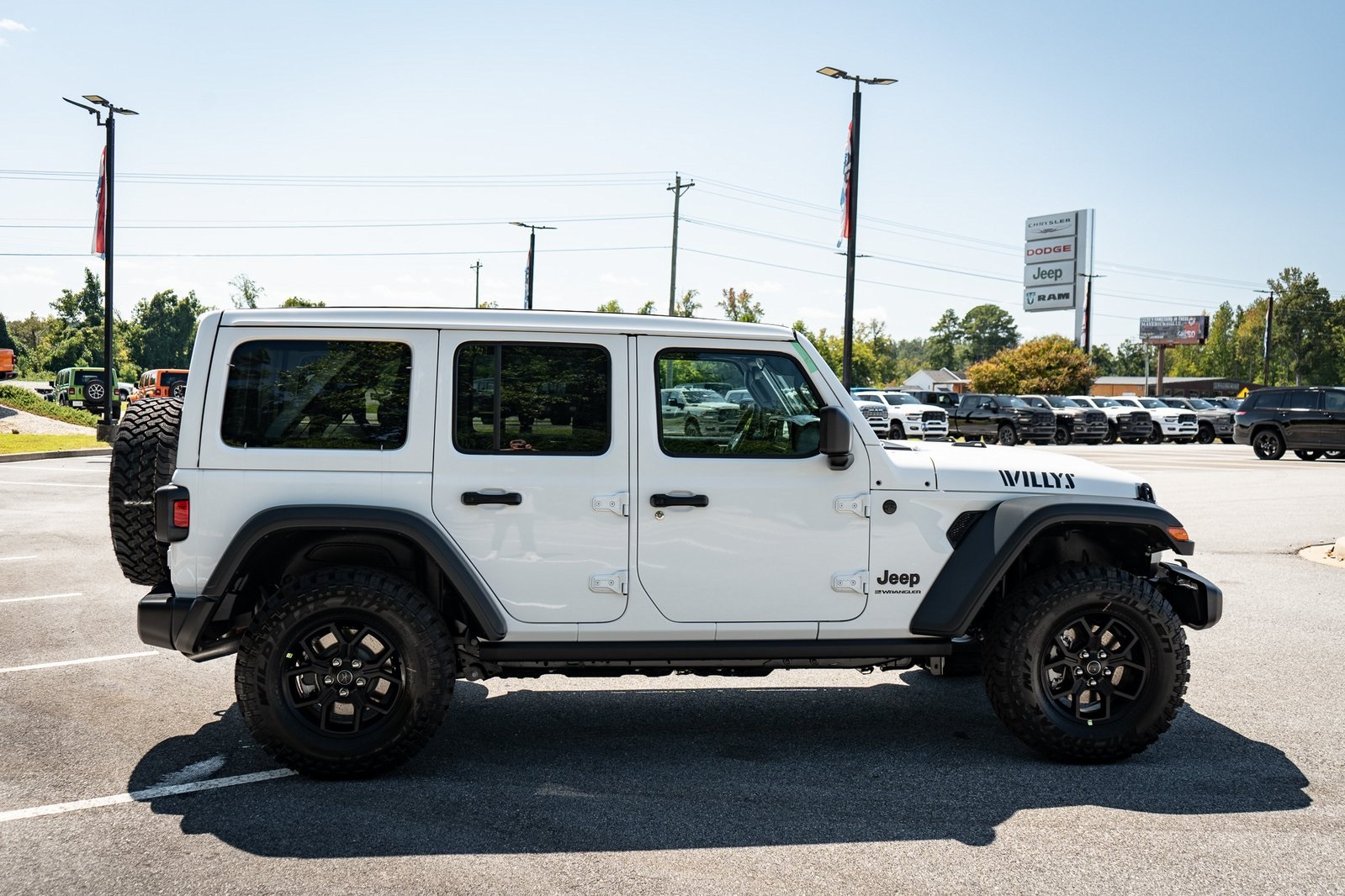2025 Jeep Wrangler Willys photo 11