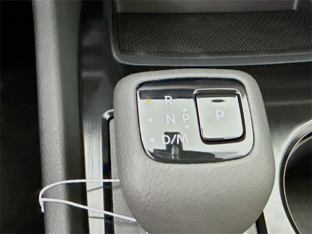 2025 Nissan Rogue SV photo 14