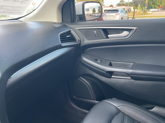 2022 Ford Edge SEL photo 26