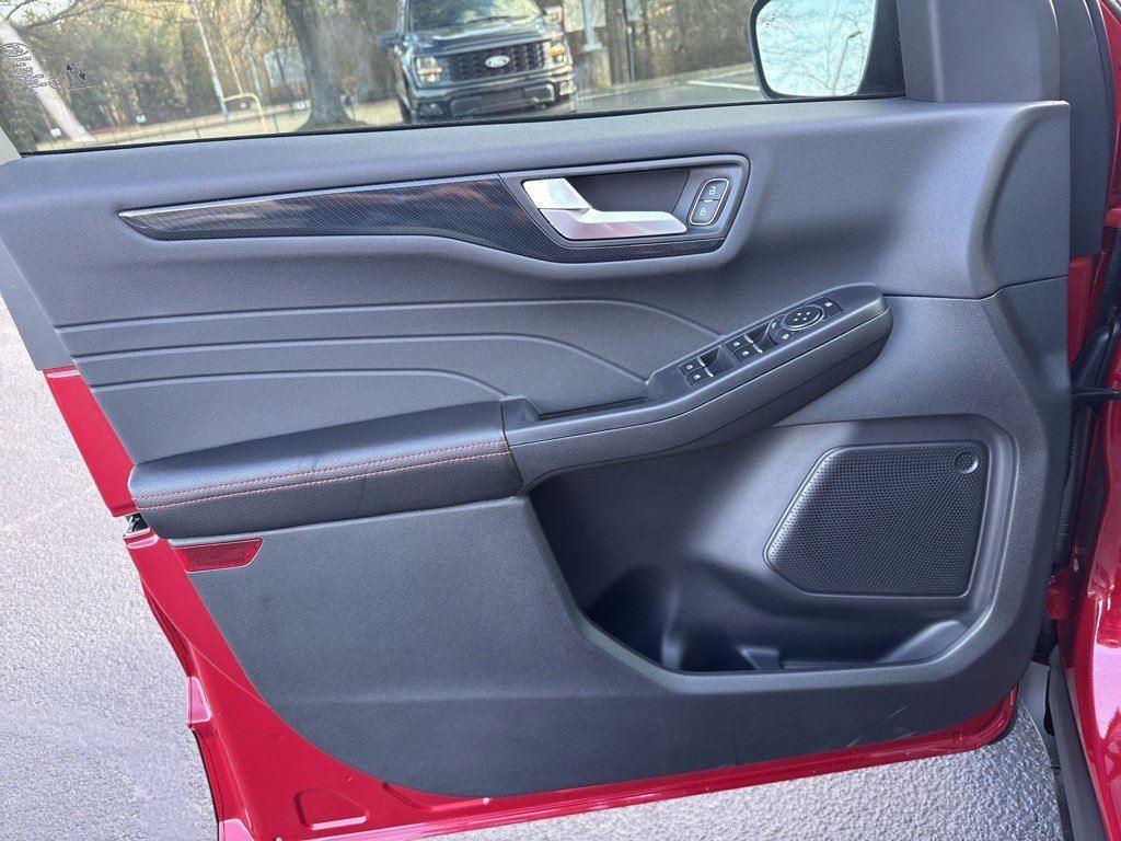 2025 Ford Escape ST-Line photo 23