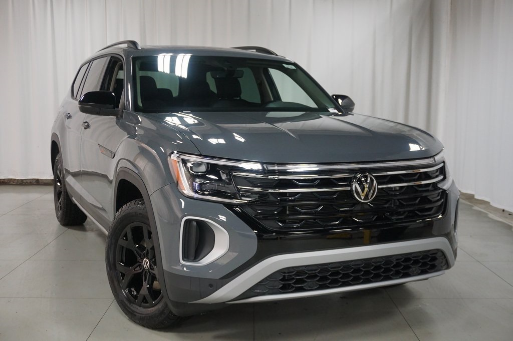 2025 Volkswagen Atlas Peak Edition SE photo 4