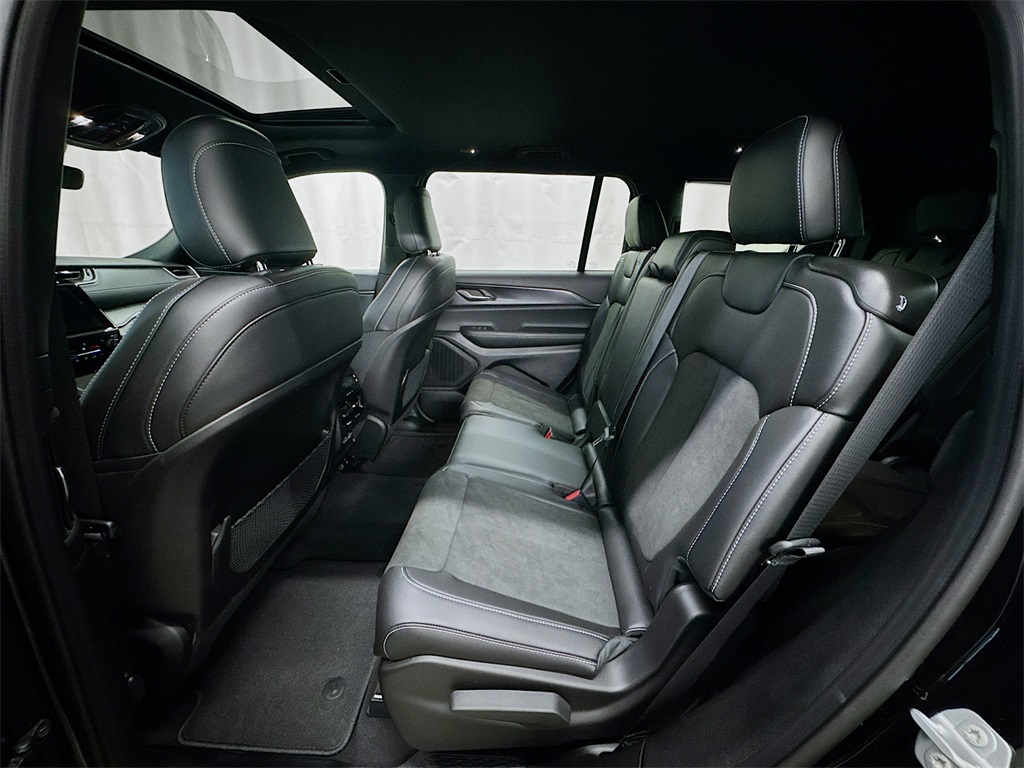 2025 Jeep Grand Cherokee Altitude X photo 21