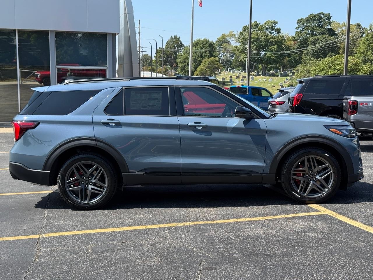 2025 Ford Explorer ST photo 2