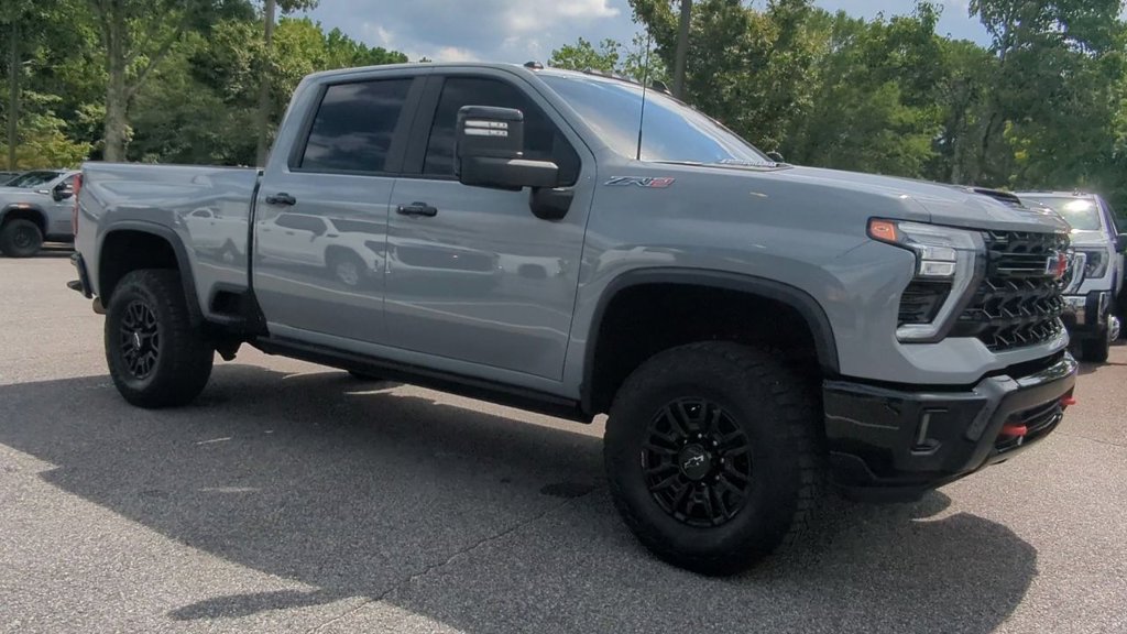2024 Chevrolet Silverado 2500HD ZR2 photo 2