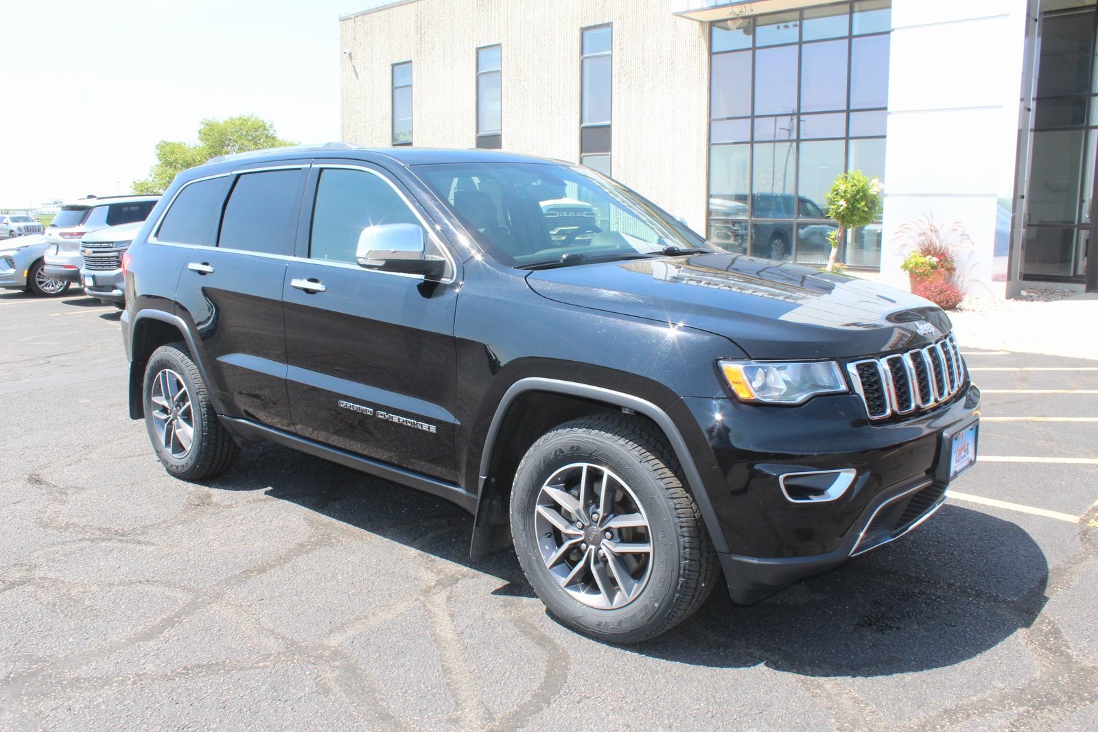 Used 2019 Jeep Grand Cherokee Limited with VIN 1C4RJFBG2KC622490 for sale in Luverne, Minnesota