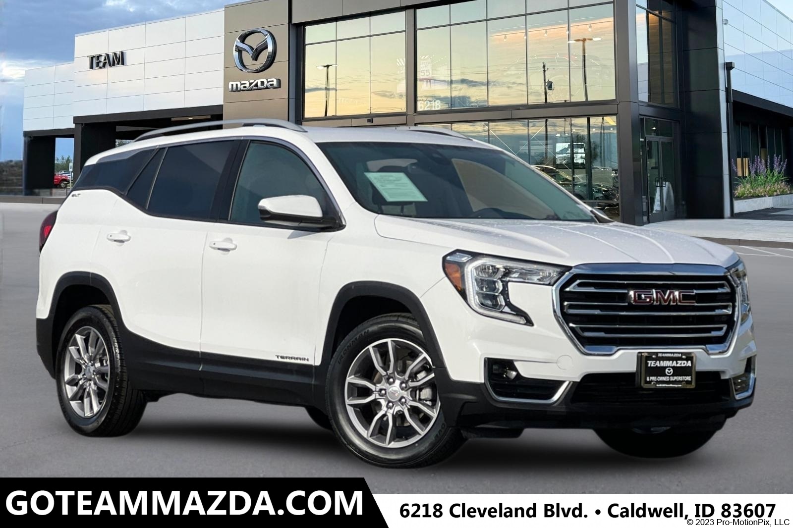 2024 GMC Terrain SLT's photo