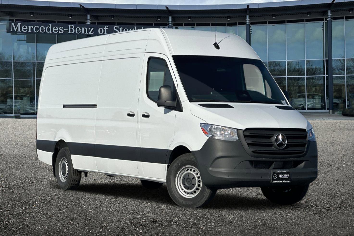 New 2025 ARCTIC WHITE Mercedes-Benz  image 2