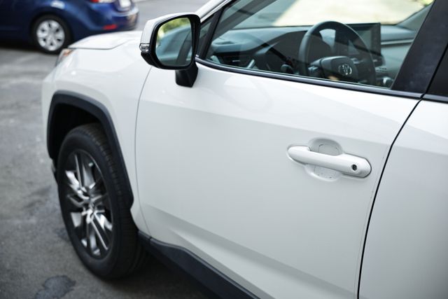 2021 Toyota RAV4 XLE Premium photo 11