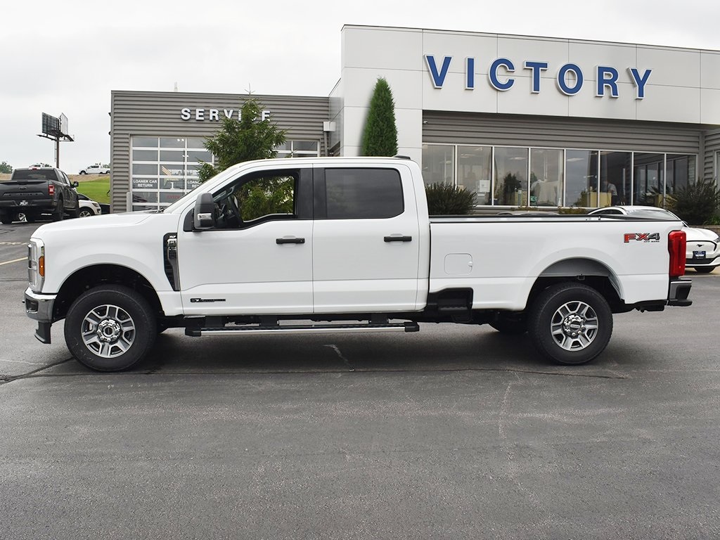 2025 Ford F-250 XLT photo 2