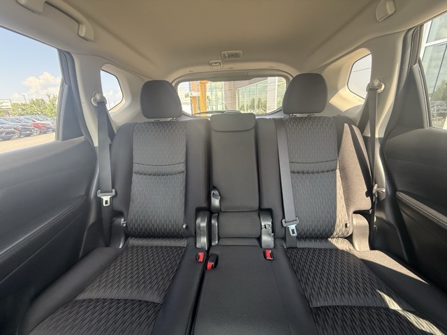2017 Nissan Rogue SV photo 26