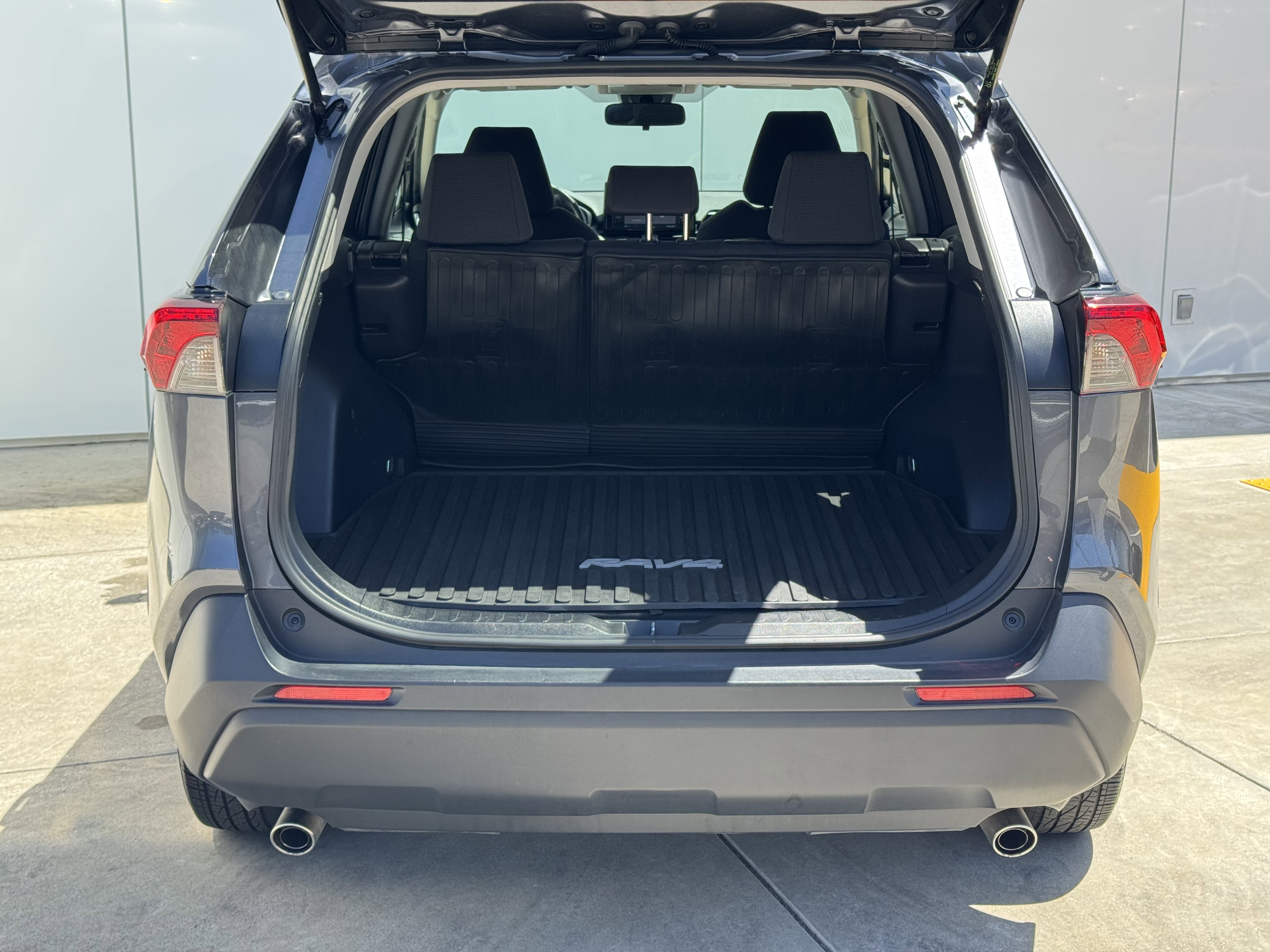 2022 Toyota RAV4 Hybrid LE photo 9