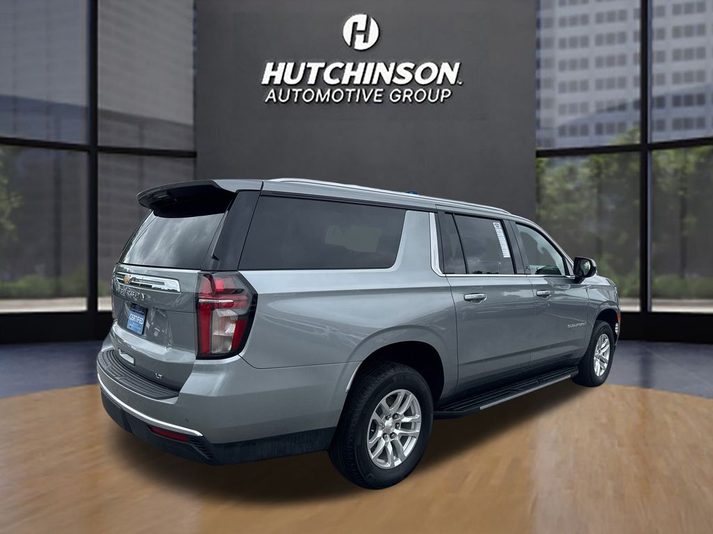 2024 Chevrolet Suburban LT photo 3