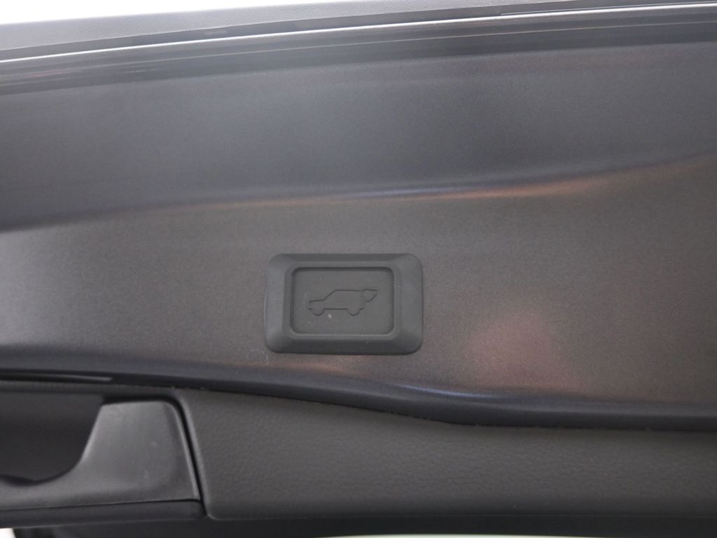 2024 Toyota RAV4 XLE Premium photo 8