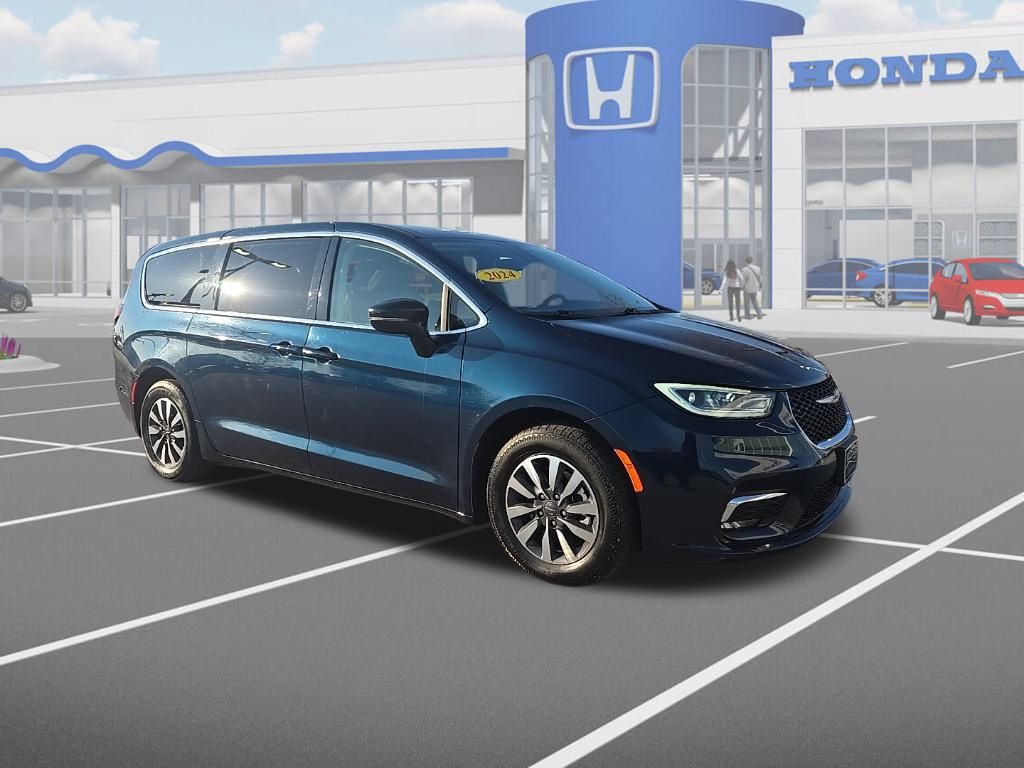 2024 Chrysler Pacifica PHEV Select