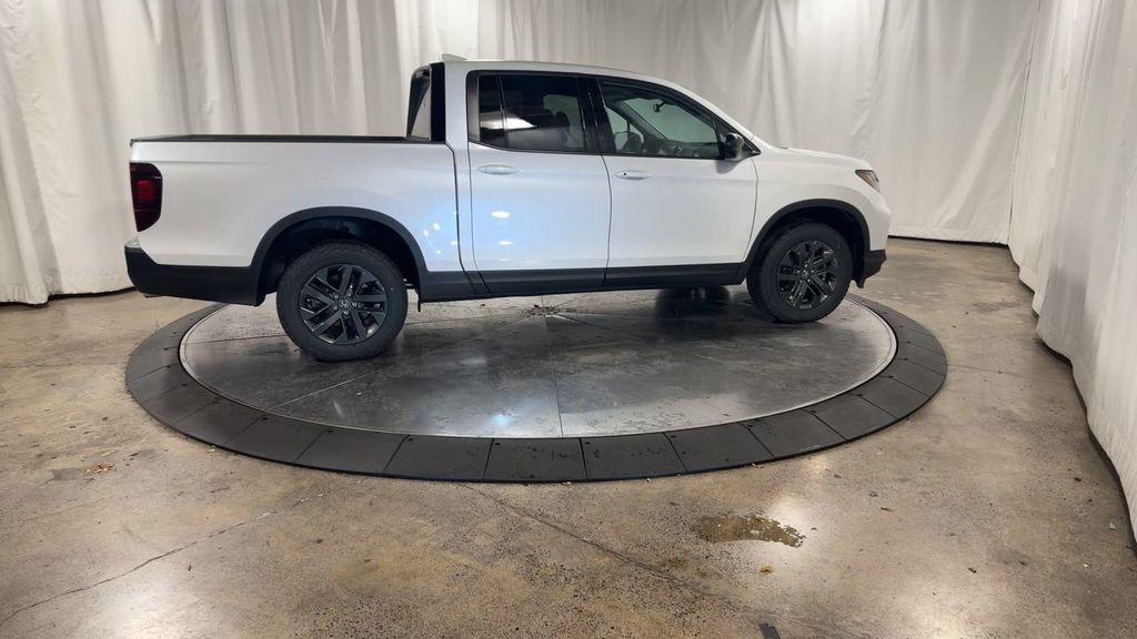 2025 Honda Ridgeline Sport photo 2