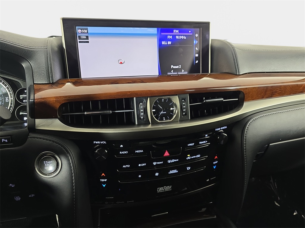 2020 Lexus LX 570 photo 18