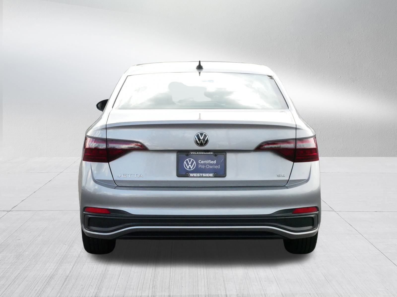 2024 Volkswagen Jetta SE photo 4