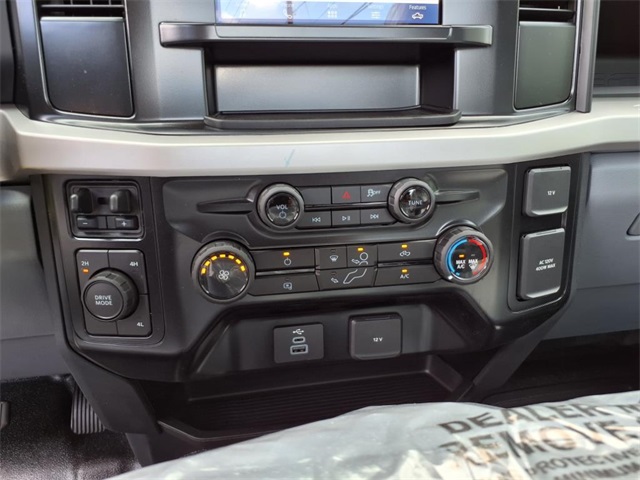 2025 Ford F-350 photo 15