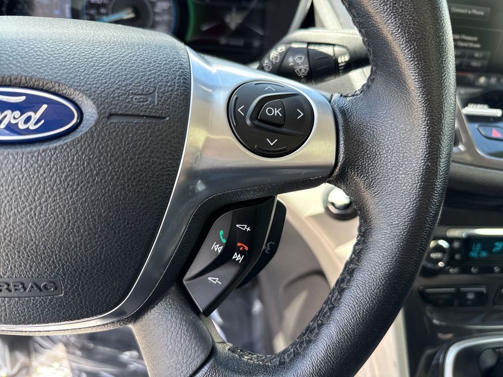 2015 Ford C-Max Hybrid SEL photo 14