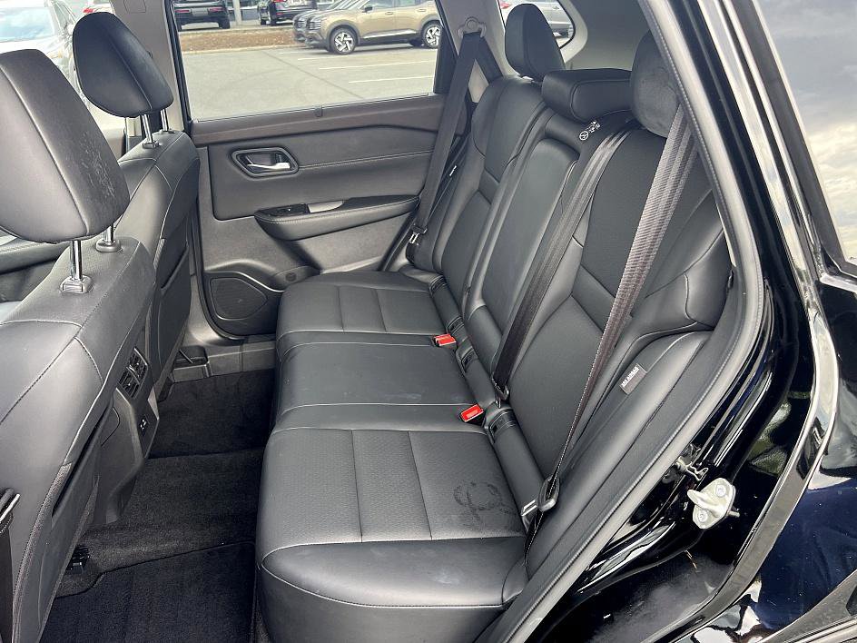 2022 Nissan Rogue SV photo 15