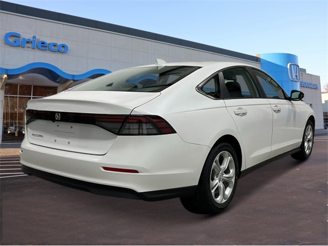 2025 Honda Accord LX photo 4