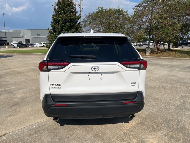 2021 Toyota RAV4 XLE photo 2