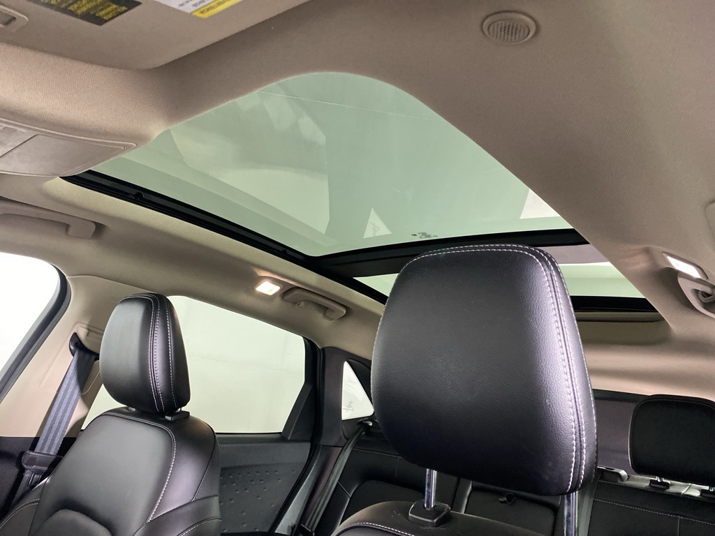2020 Ford Escape SE Sport Hybrid photo 3