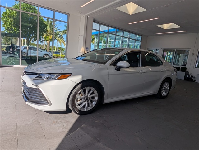 2022 Toyota Camry LE photo 4