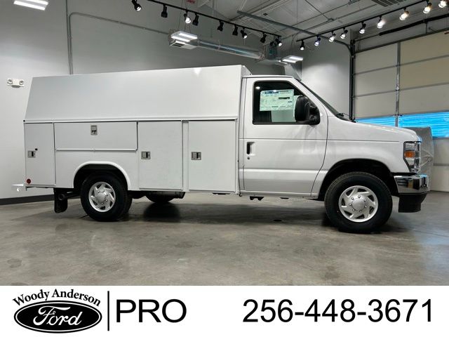2025 Ford E-350 Base photo 4