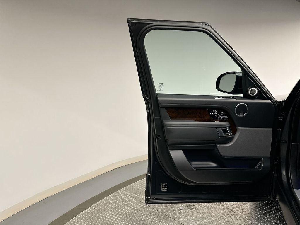 2021 Land Rover Range Rover P525 HSE HSE Westminster Edition photo 6