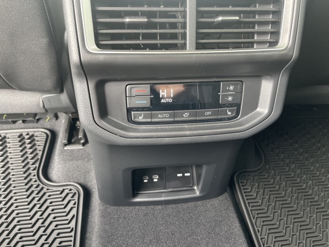 2025 Volkswagen Atlas SEL Premium R-Line photo 17
