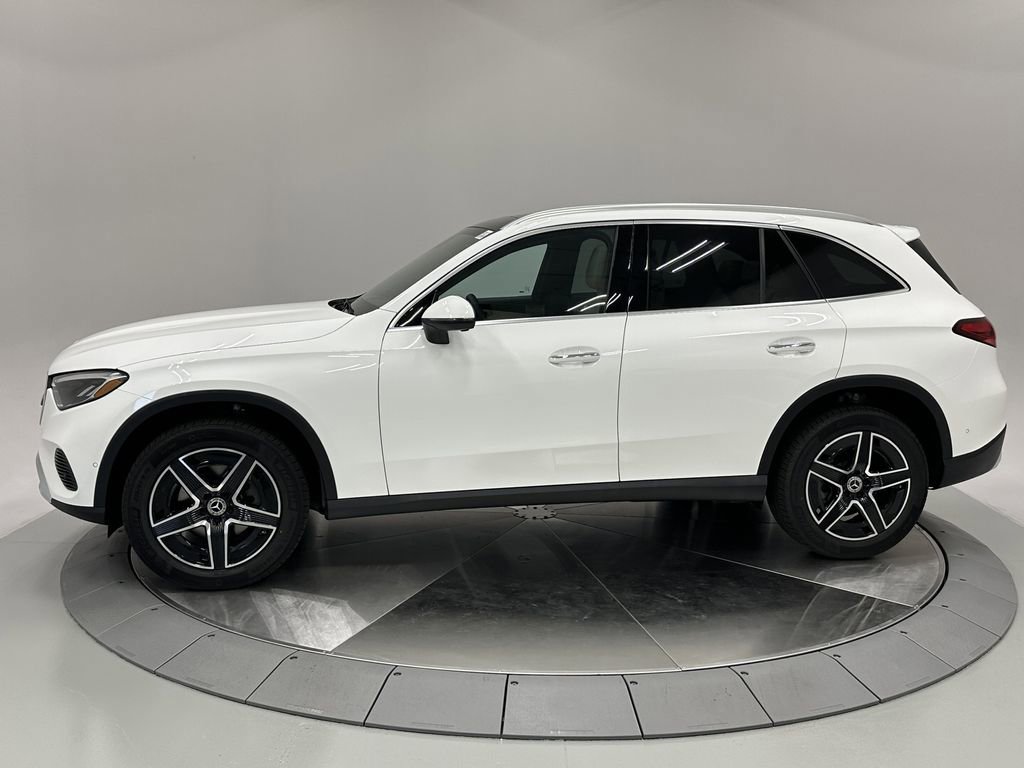 2026 Mercedes Benz GLC 300 photo 4
