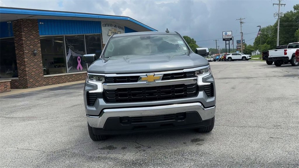 2025 Chevrolet Silverado 1500 LT photo 4