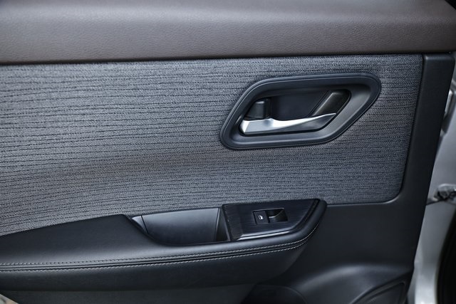 2023 Nissan Rogue SV photo 24