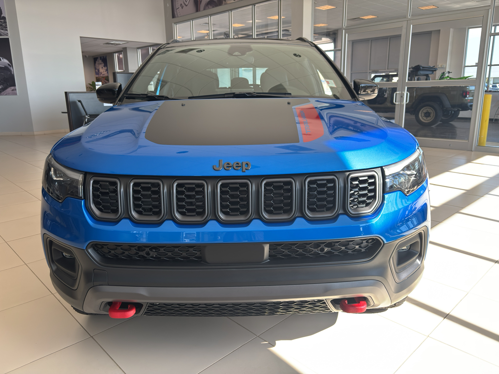 2025 Jeep Compass Trailhawk photo 2