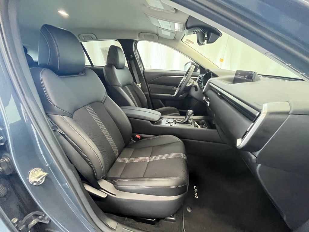 2025 Mazda CX-50 2.5 Select photo 12
