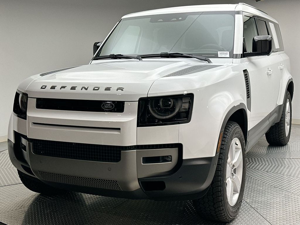 2026 Land Rover Defender S's photo