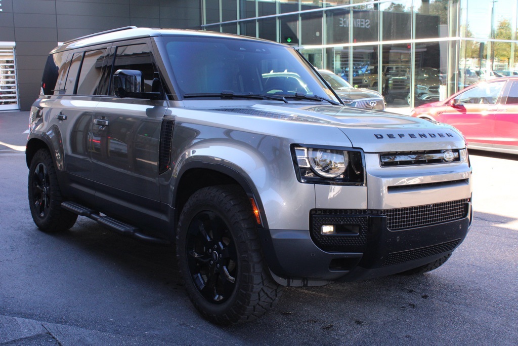 2025 Land Rover Defender 110 S photo 4