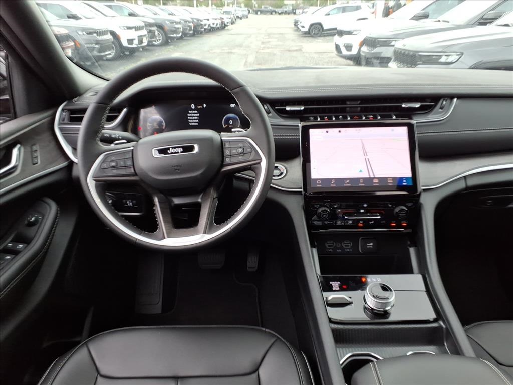 2025 Jeep Grand Cherokee Limited photo 12