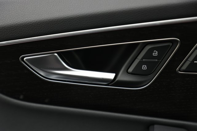 2025 Audi Q7 55 Prestige photo 17