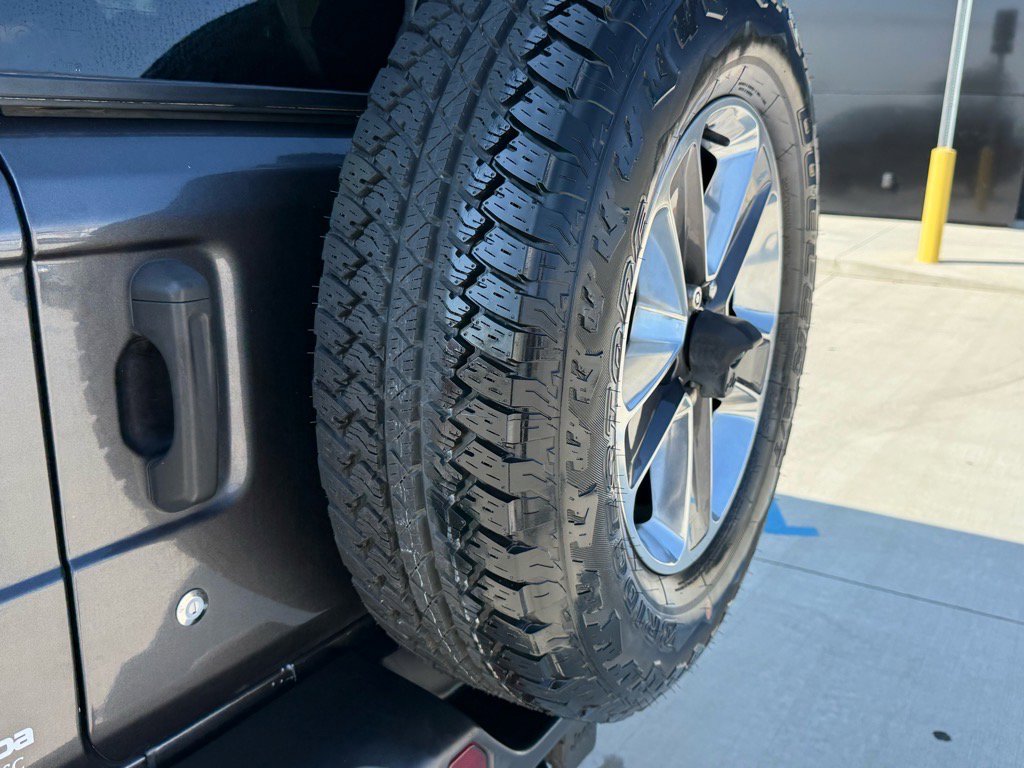 2020 Jeep Wrangler Unlimited Sahara photo 15