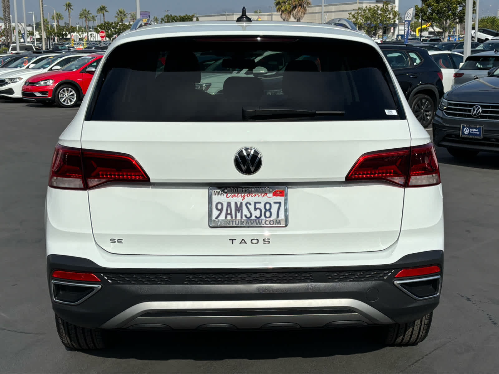 2022 Volkswagen Taos SE photo 3